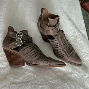Qupid heeled boot